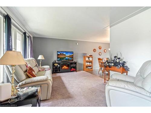 49 Wiltshire Drive, Brantford, ON - Indoor Photo Showing Living Room