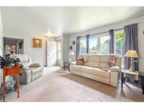 49 Wiltshire Drive, Brantford, ON - Indoor Photo Showing Living Room