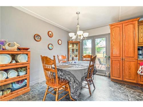 49 Wiltshire Drive, Brantford, ON - Indoor Photo Showing Dining Room