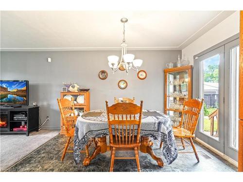 49 Wiltshire Drive, Brantford, ON - Indoor Photo Showing Dining Room