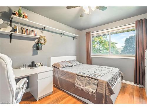 49 Wiltshire Drive, Brantford, ON - Indoor Photo Showing Bedroom