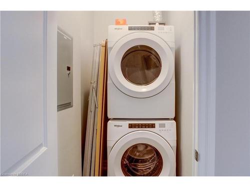 115-1878 Gordon Street, Guelph, ON - Indoor Photo Showing Laundry Room