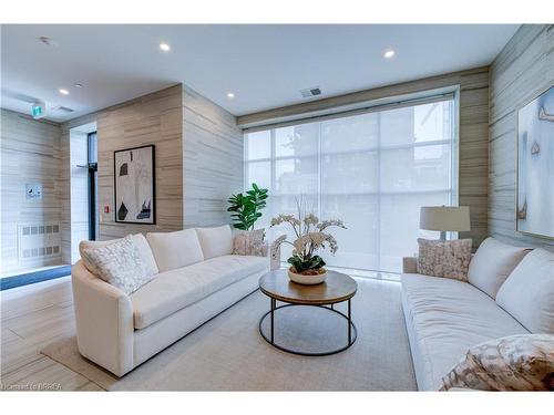 115-1878 Gordon Street, Guelph, ON - Indoor Photo Showing Living Room