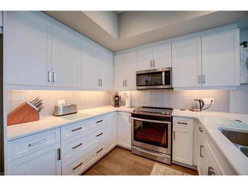 115-1878 Gordon Street, Guelph, ON - Indoor Photo Showing Kitchen