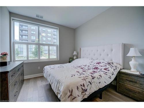 115-1878 Gordon Street, Guelph, ON - Indoor Photo Showing Bedroom