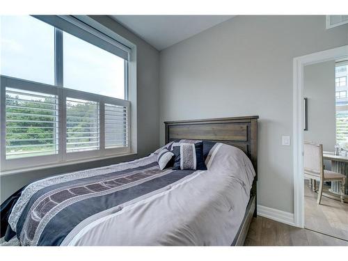 115-1878 Gordon Street, Guelph, ON - Indoor Photo Showing Bedroom