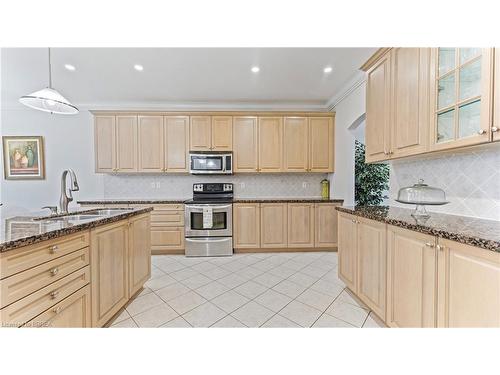 88 Hunter Way, Brantford, ON - Indoor Photo Showing Kitchen