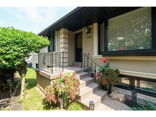 2086 Hixon Street, Oakville, ON - Outdoor