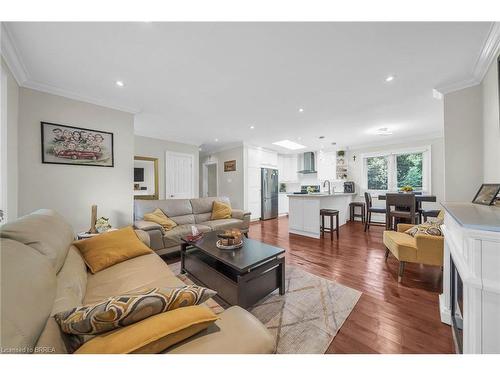 2086 Hixon Street, Oakville, ON - Indoor Photo Showing Living Room