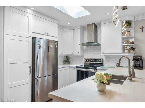 2086 Hixon Street, Oakville, ON - Indoor Photo Showing Kitchen With Double Sink With Upgraded Kitchen