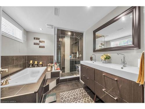 2086 Hixon Street, Oakville, ON - Indoor Photo Showing Bathroom