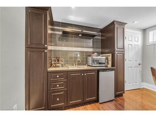 2086 Hixon Street, Oakville, ON - Indoor Photo Showing Kitchen