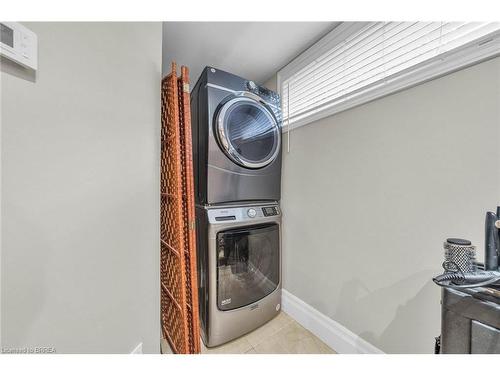 2086 Hixon Street, Oakville, ON - Indoor Photo Showing Laundry Room