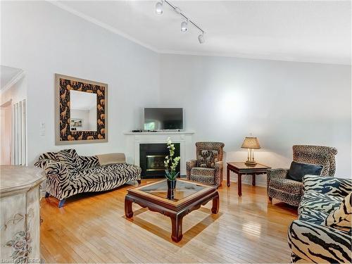 4129 Pincay Oaks Lane, Burlington, ON - Indoor Photo Showing Living Room