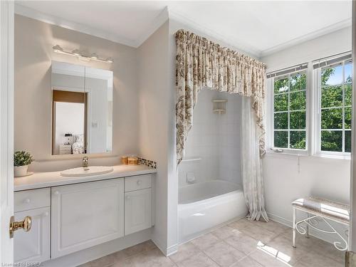 4129 Pincay Oaks Lane, Burlington, ON - Indoor Photo Showing Bathroom