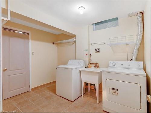 4129 Pincay Oaks Lane, Burlington, ON - Indoor Photo Showing Laundry Room