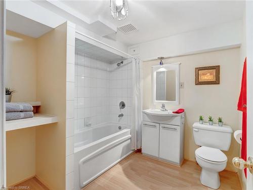 4129 Pincay Oaks Lane, Burlington, ON - Indoor Photo Showing Bathroom