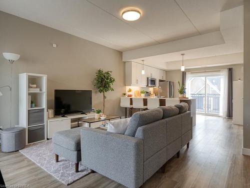 E12-439 Athlone Avenue, Woodstock, ON - Indoor Photo Showing Living Room