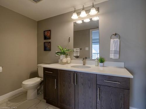 E12-439 Athlone Avenue, Woodstock, ON - Indoor Photo Showing Bathroom