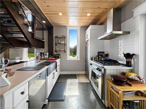 95 River Road, Paris, ON - Indoor Photo Showing Kitchen With Double Sink