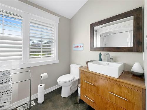 95 River Road, Paris, ON - Indoor Photo Showing Bathroom