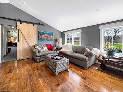 95 River Road, Paris, ON - Indoor Photo Showing Living Room