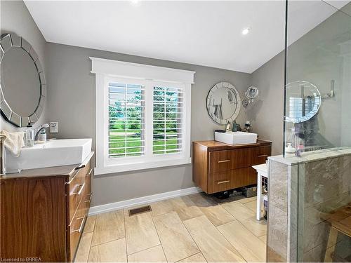 95 River Road, Paris, ON - Indoor Photo Showing Bathroom