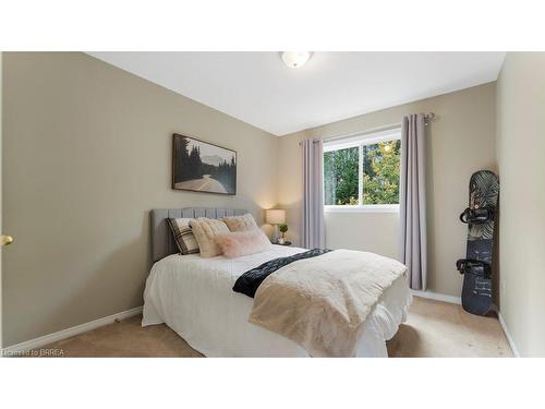 5-7 Southside Place, Hamilton, ON - Indoor Photo Showing Bedroom