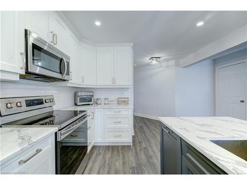 101 Thames Way, Hamilton, ON - Indoor Photo Showing Kitchen