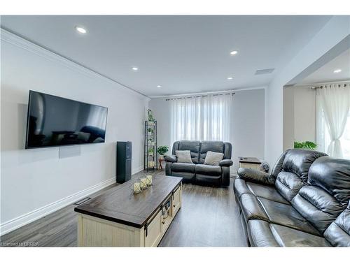 101 Thames Way, Hamilton, ON - Indoor Photo Showing Living Room