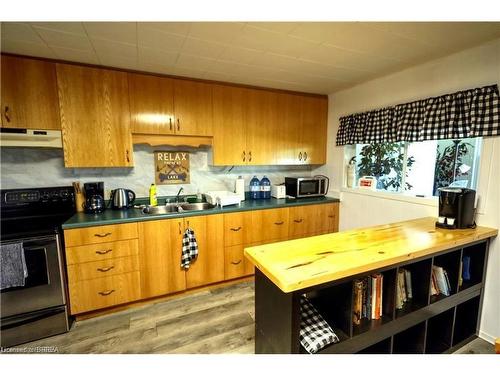 31 Southshore Road, Field, ON - Indoor Photo Showing Kitchen With Double Sink