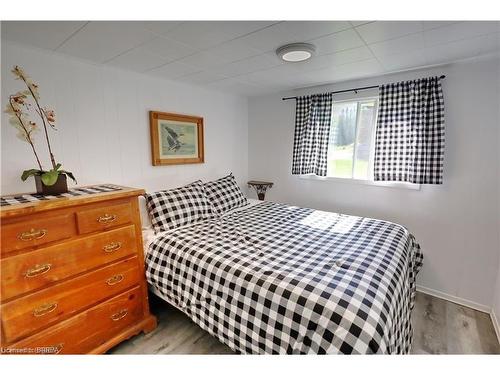 31 Southshore Road, Field, ON - Indoor Photo Showing Bedroom