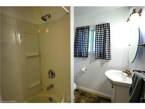 31 Southshore Road, Field, ON - Indoor Photo Showing Bathroom