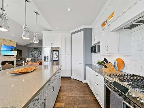 387 Robinson Road, Brantford, ON - Indoor Photo Showing Kitchen With Upgraded Kitchen