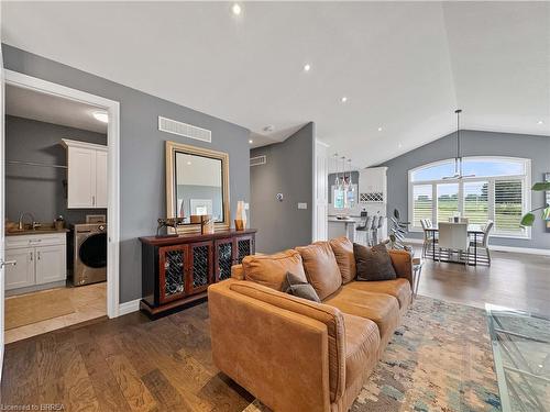 387 Robinson Road, Brantford, ON - Indoor Photo Showing Living Room