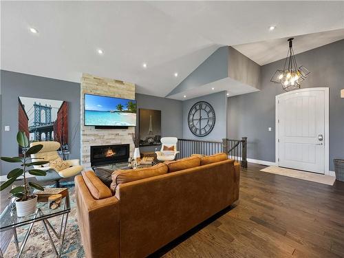 387 Robinson Road, Brantford, ON - Indoor Photo Showing Living Room With Fireplace