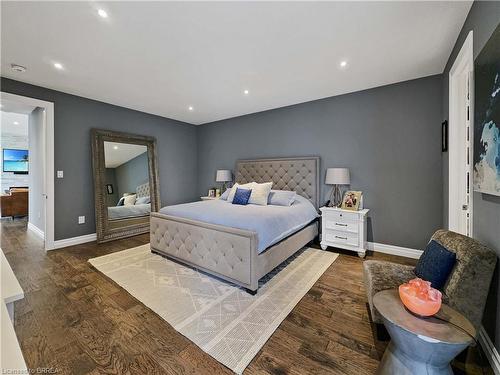 387 Robinson Road, Brantford, ON - Indoor Photo Showing Bedroom