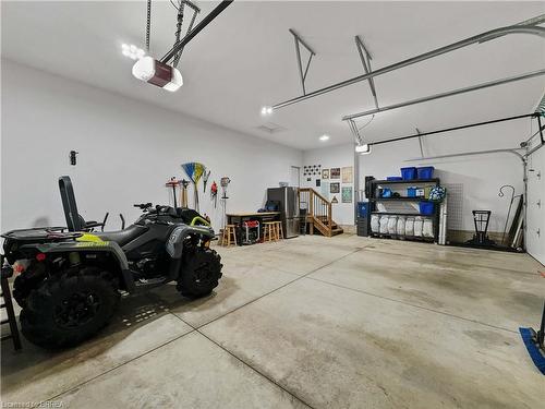 387 Robinson Road, Brantford, ON - Indoor Photo Showing Garage