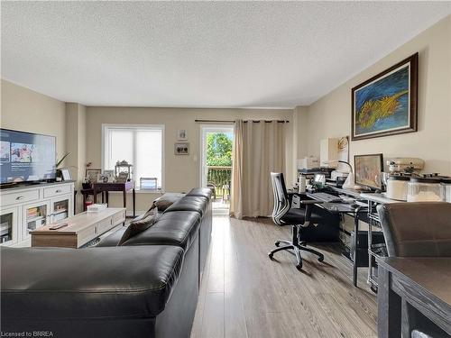 106-20 Mcconkey Crescent, Brantford, ON - Indoor Photo Showing Living Room