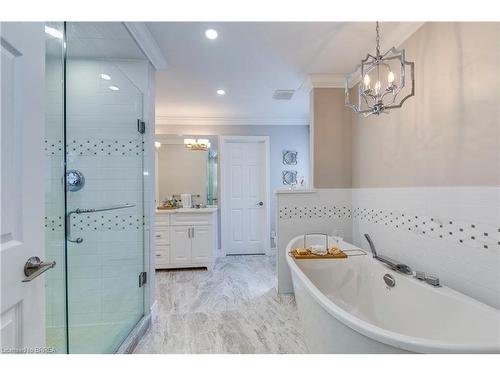 206 Fiddler'S Green Road, Ancaster, ON - Indoor Photo Showing Bathroom