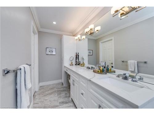 206 Fiddler'S Green Road, Ancaster, ON - Indoor Photo Showing Bathroom