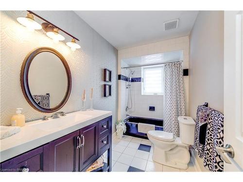 206 Fiddler'S Green Road, Ancaster, ON - Indoor Photo Showing Bathroom