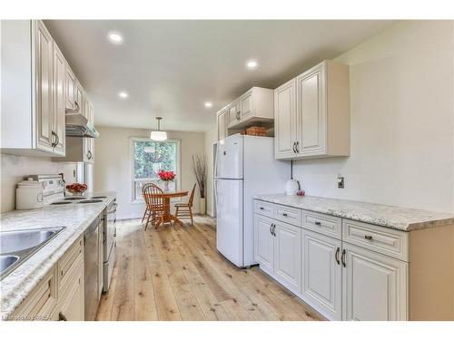 242 Edgewood Drive, Woodstock, ON - Indoor Photo Showing Kitchen