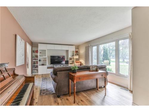 242 Edgewood Drive, Woodstock, ON - Indoor Photo Showing Living Room