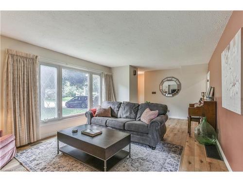 242 Edgewood Drive, Woodstock, ON - Indoor Photo Showing Living Room