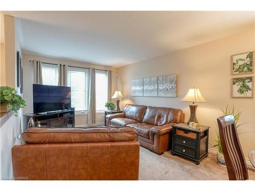 28 Richter Street, Brantford, ON - Indoor Photo Showing Living Room