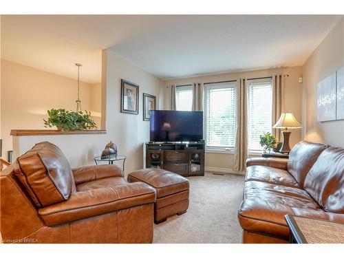 28 Richter Street, Brantford, ON - Indoor Photo Showing Living Room