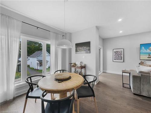 7 Spring Street, Brantford, ON - Indoor Photo Showing Dining Room