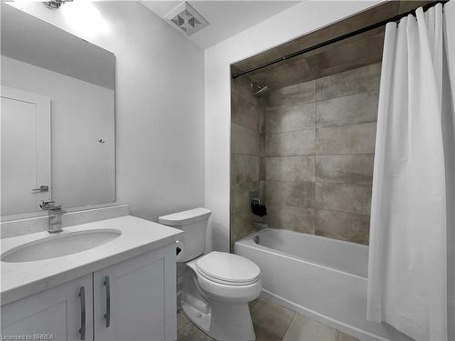 7 Spring Street, Brantford, ON - Indoor Photo Showing Bathroom