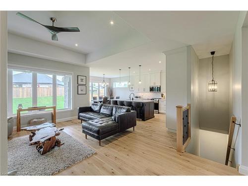 228 Oak Street, Simcoe, ON - Indoor Photo Showing Living Room